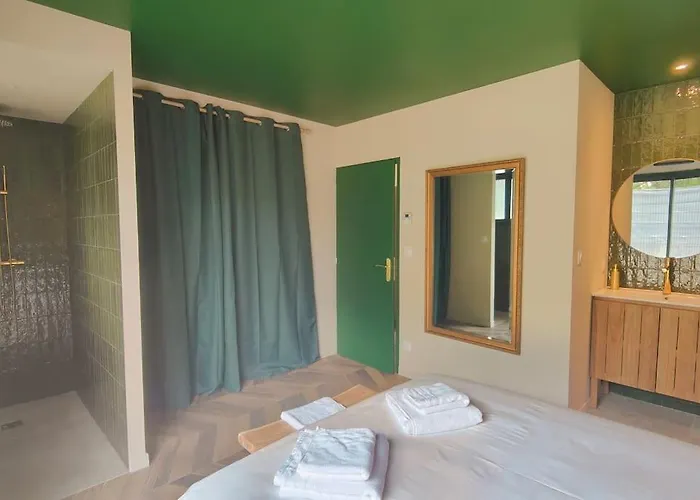 Rose Jacuzzi Vue Villa *