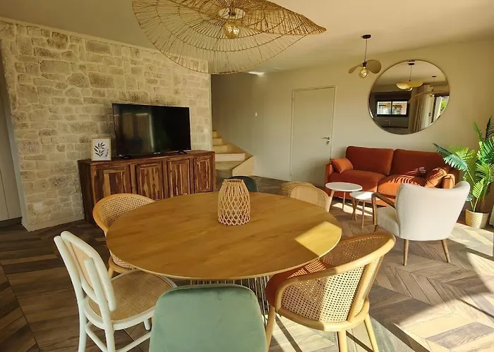 Rose Jacuzzi Vue Villa