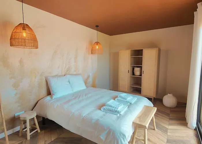 Rose Jacuzzi Vue Villa