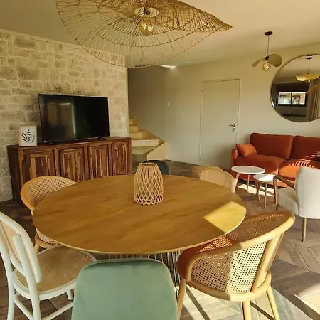 Rose Jacuzzi Vue Villa