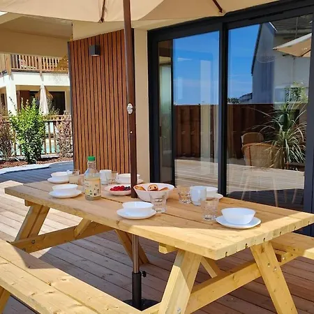 Rose Jacuzzi Vue Villa *