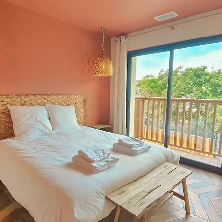 Rose Jacuzzi Vue Villa *