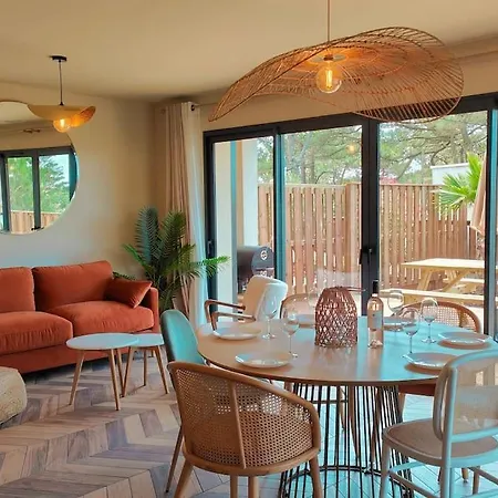 Rose Jacuzzi Vue Villa