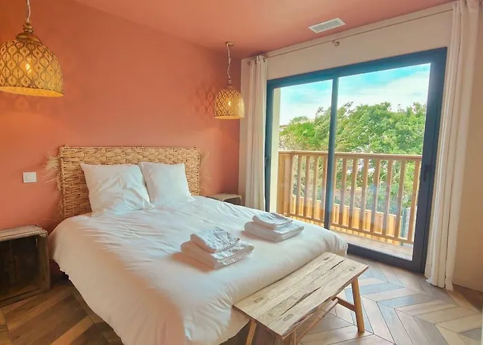 Rose Jacuzzi Vue Villa *