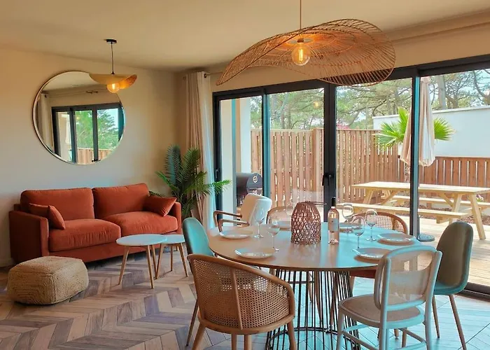 Rose Jacuzzi Vue Villa